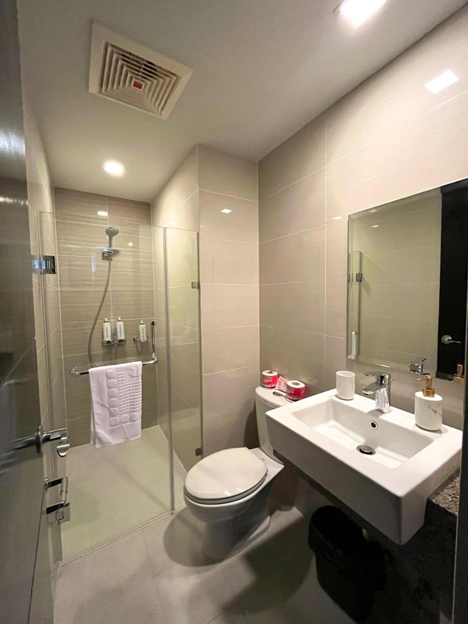 Studio At 81 Newport Boulevard Near Naia With Free Access To All Amenities Up To 2 Pax Манила Экстерьер фото